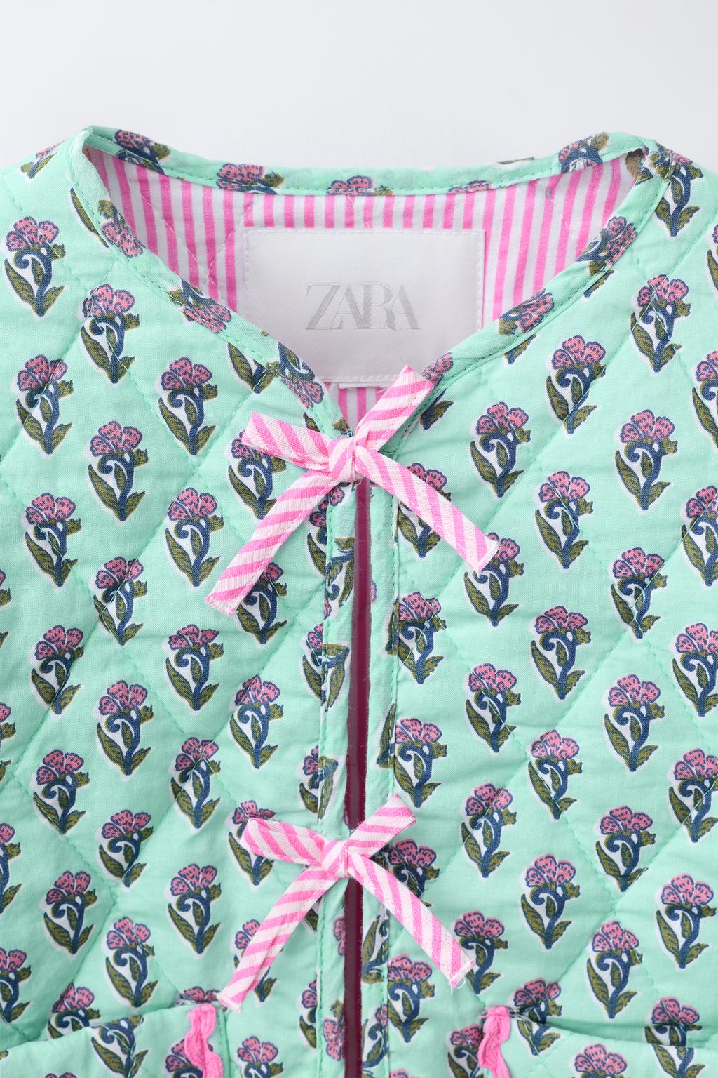 СТЕГАНЫЙ ЖАКЕТ С ЦВЕТАМИ И БАНТАМИ