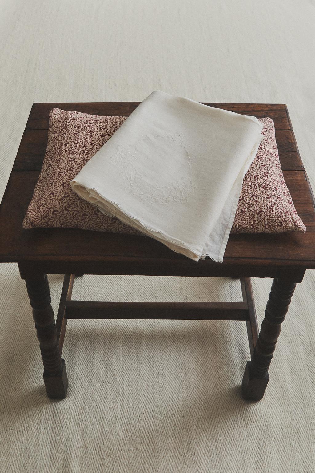 Простынь из мятого льна