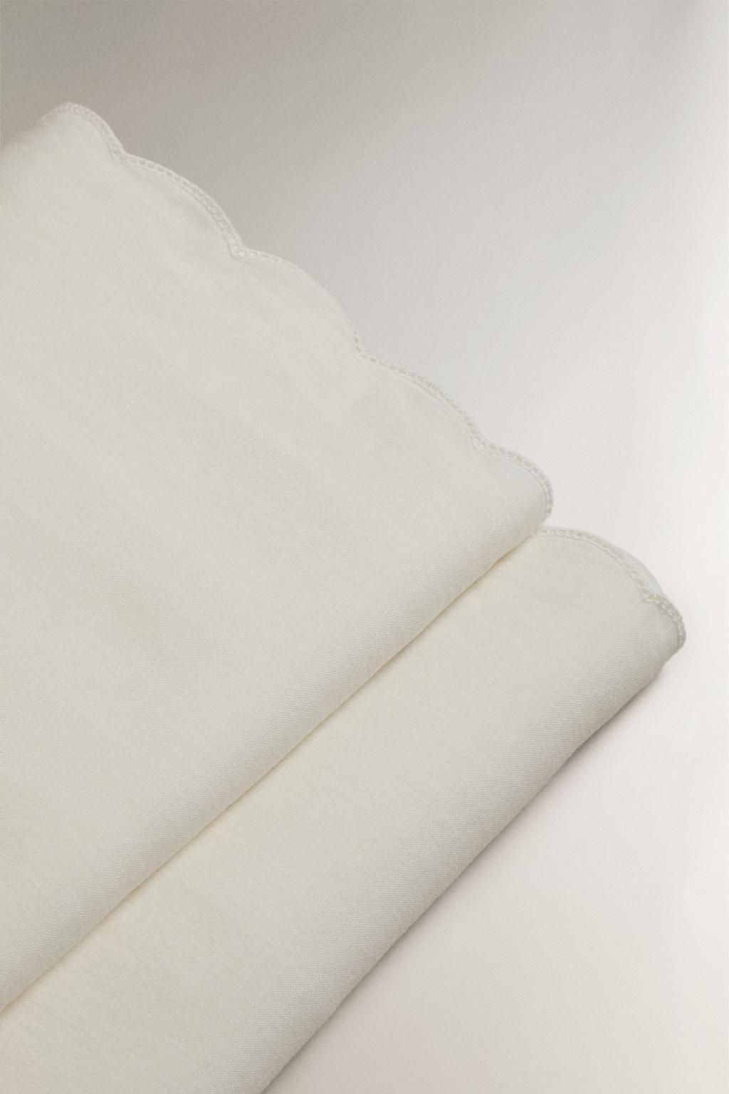 Простынь из мятого льна