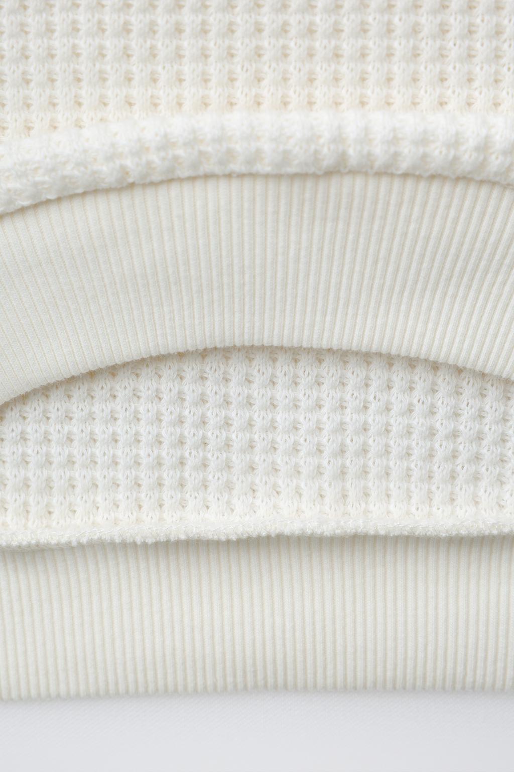 СВИТЕР ВАФЕЛЬНЫЙ С ВЫШИТОЙ НАДПИСЬЮ