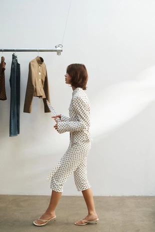 Босоножки на тонком каблуке- Заказать в России