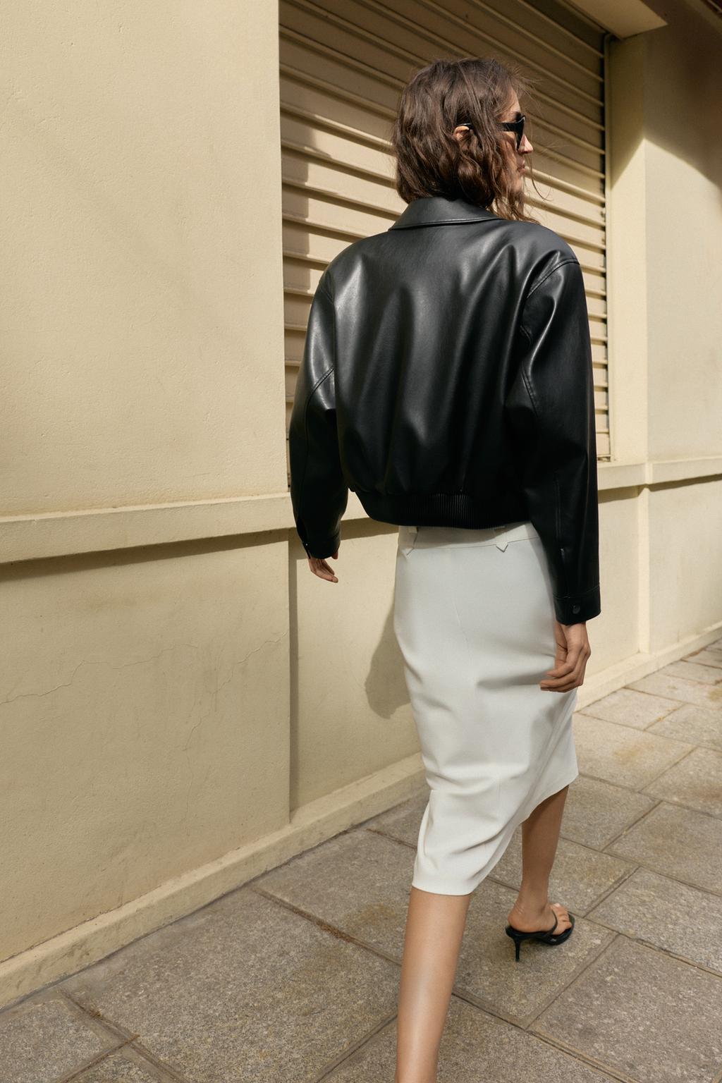 БОМБЕР ИЗ ИСКУССТВЕННОЙ КОЖИ С ПОГОНАМИ