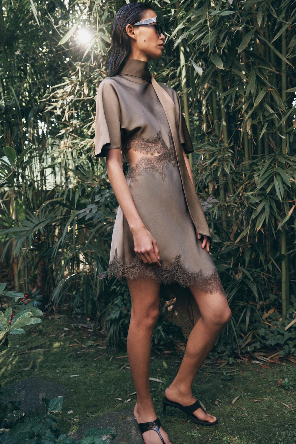 АТЛАСНОЕ ПЛАТЬЕ С КРУЖЕВОМ — коллекция Zara «ZW»