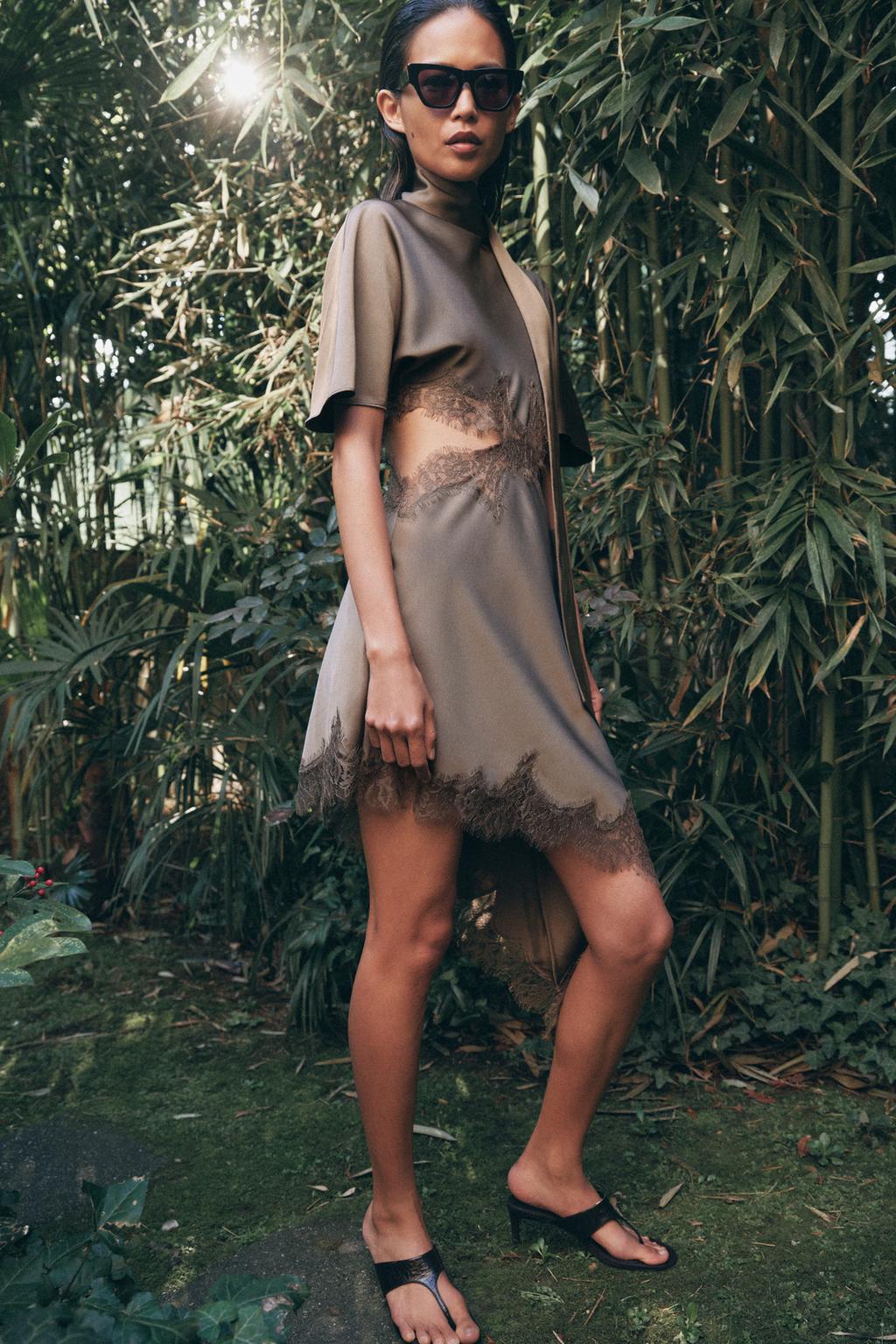 АТЛАСНОЕ ПЛАТЬЕ С КРУЖЕВОМ — коллекция Zara «ZW»