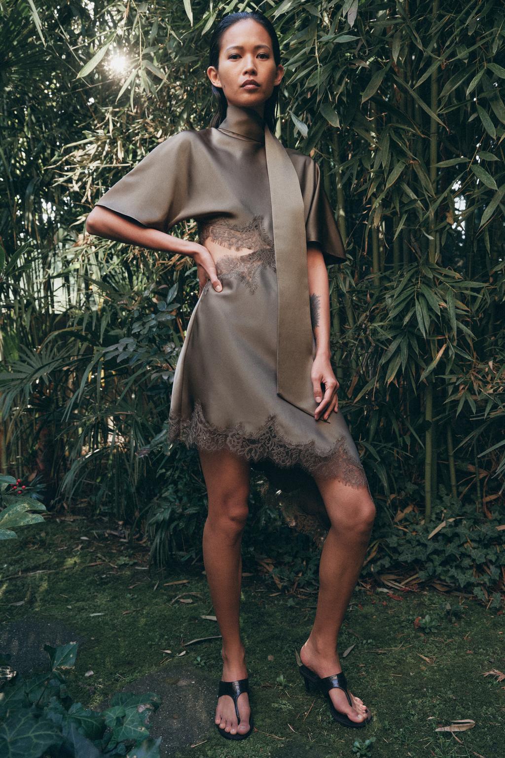 АТЛАСНОЕ ПЛАТЬЕ С КРУЖЕВОМ — коллекция Zara «ZW»