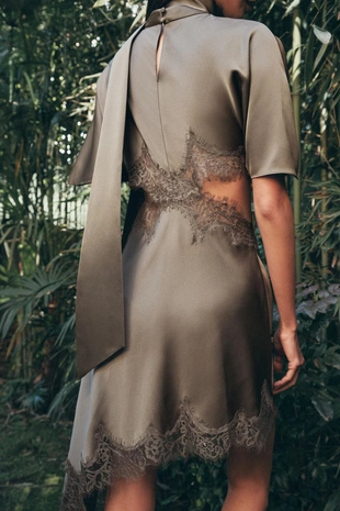 Атласное платье с кружевом — коллекция Zara «Zw»- Заказать в России