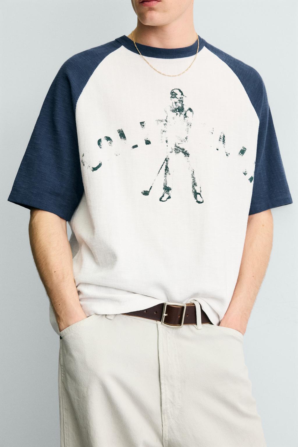 ТРИКОТАЖНАЯ ФУТБОЛКА КОЛОР-БЛОК С ПРИНТОМ