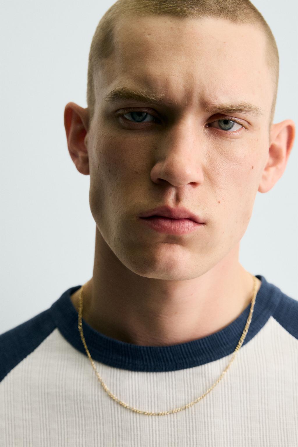 ТРИКОТАЖНАЯ ФУТБОЛКА КОЛОР-БЛОК С ПРИНТОМ