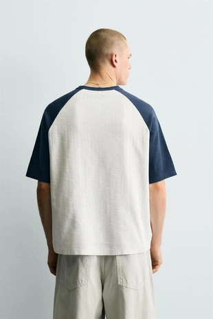 Трикотажная футболка колор-блок с принтом- Заказать в России