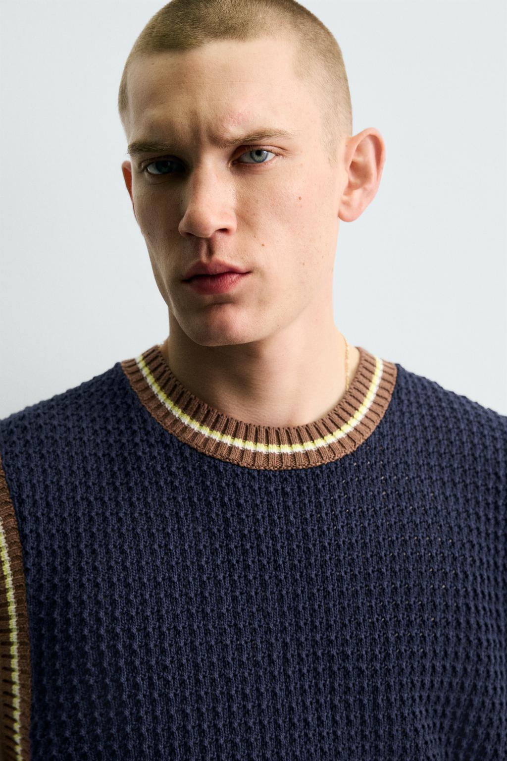 ЖИЛЕТ ИЗ ТРИКОТАЖА В РУБЧИК