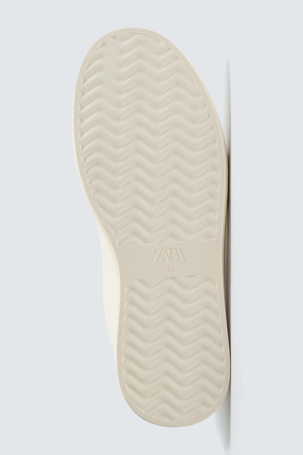 КРОССОВКИ НА ОБЪЕМНОЙ ПОДОШВЕ