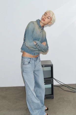 Джинсы «Trf Extra»  с заклепками и высокой посадкой- Заказать в России