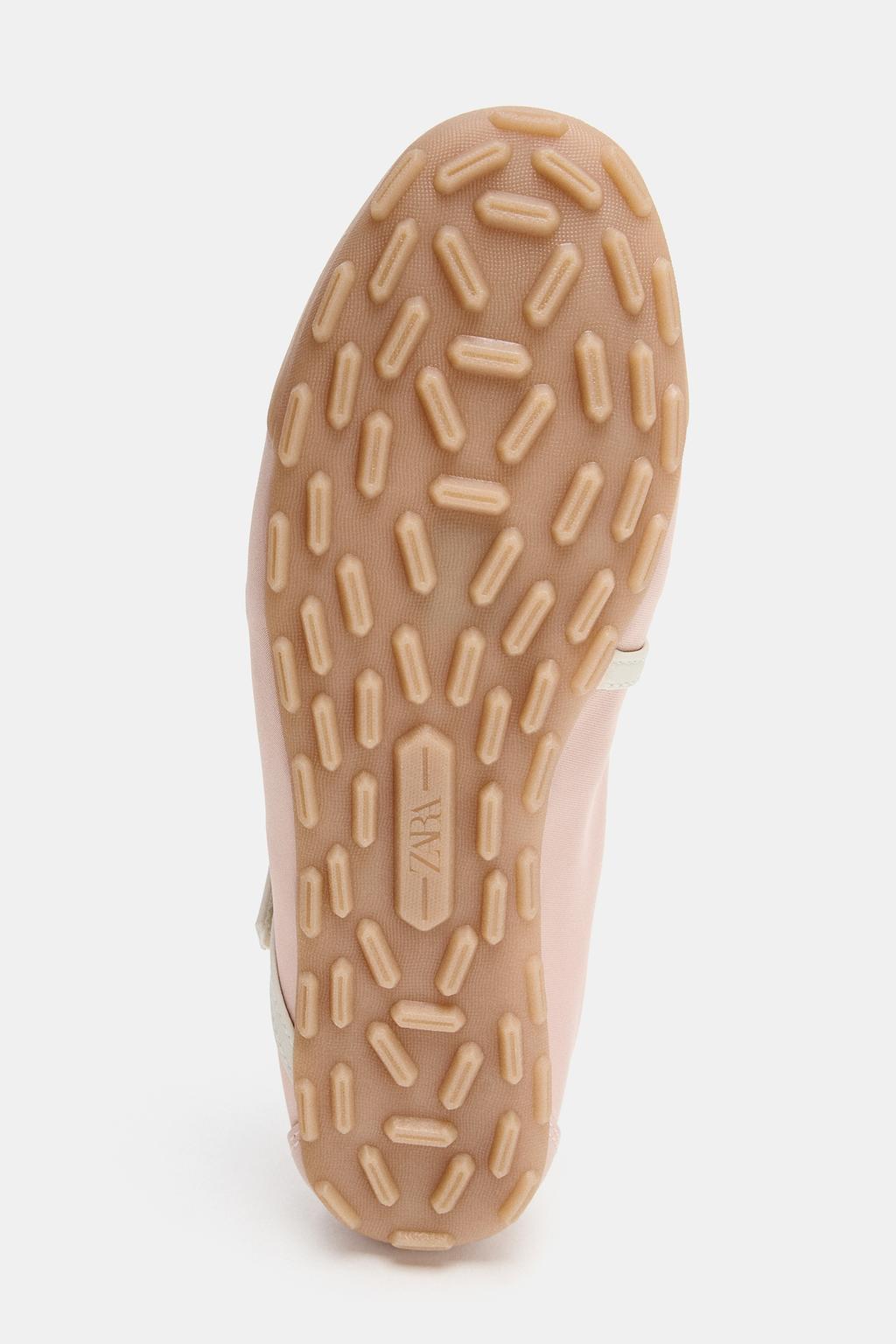 АТЛАСНЫЕ БАЛЕТКИ В СПОРТИВНОМ СТИЛЕ