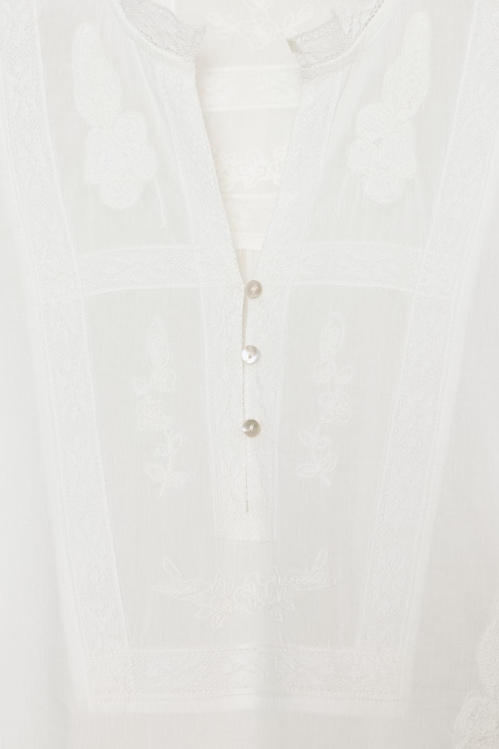 БЛУЗА С ВЫШИВКОЙ — коллекция Zara «ZW»