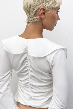 Рубашка с воланами и контрастными элементами- Заказать в России