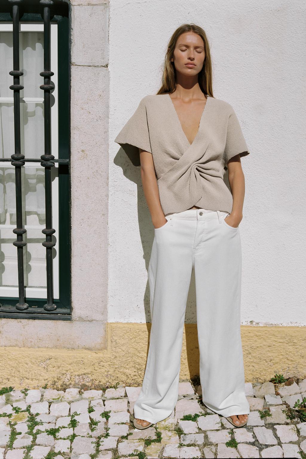 ТРИКОТАЖНЫЙ ТОП С УЗЛОМ