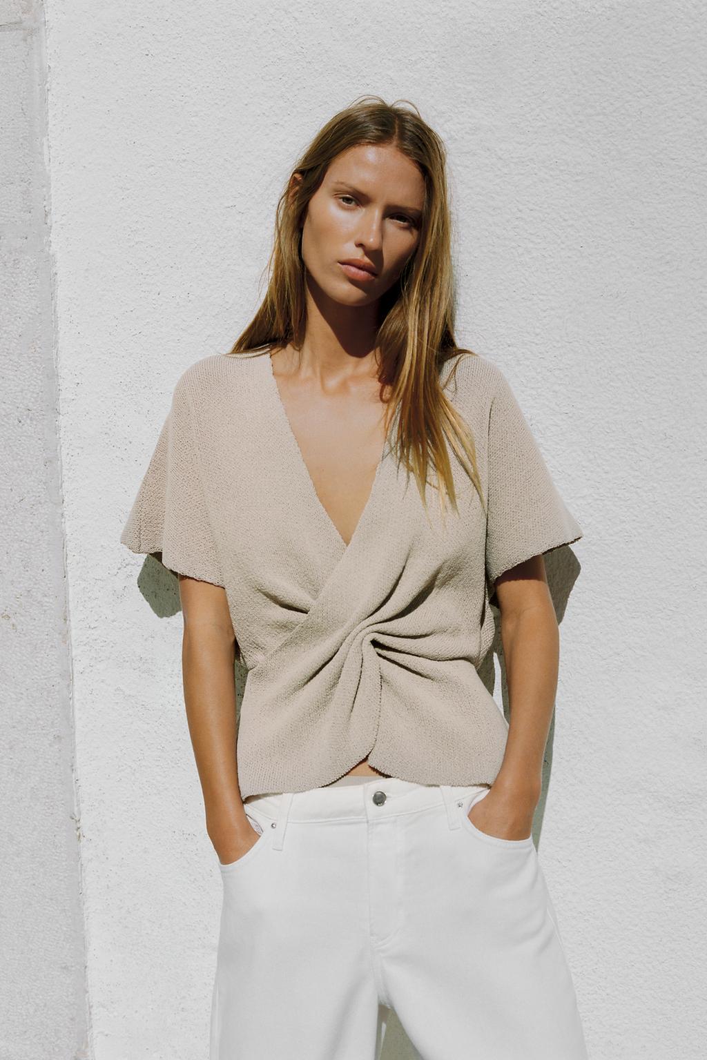 ТРИКОТАЖНЫЙ ТОП С УЗЛОМ