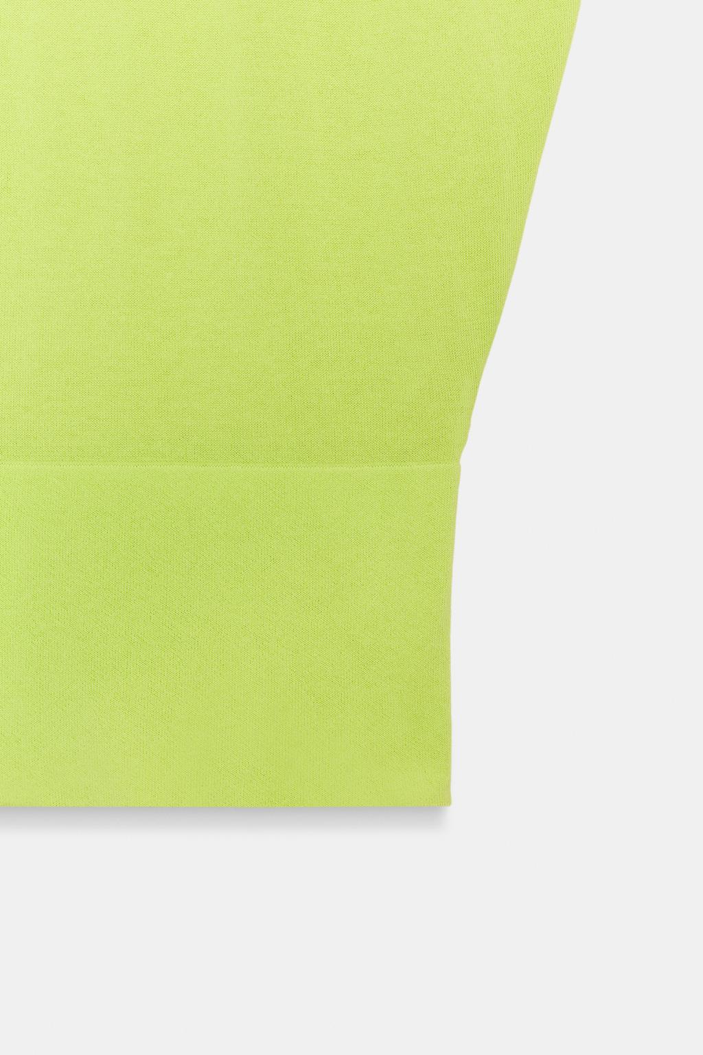 СВОБОДНЫЙ ТРИКОТАЖНЫЙ ТОП С ВОРОТНИКОМ-СТОЙКОЙ