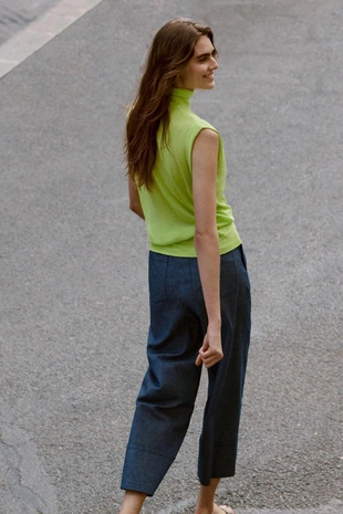 Свободный трикотажный топ с воротником-стойкой- Заказать в России