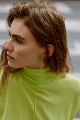 Свободный трикотажный топ с воротником-стойкой- Заказать в России