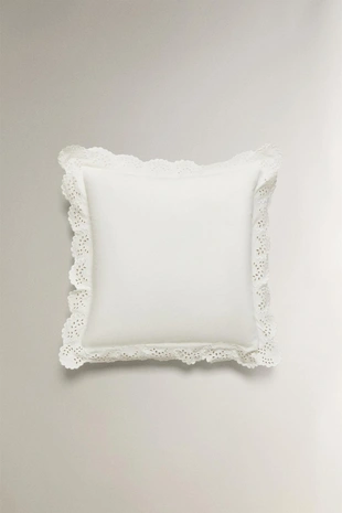 Подушка с вышивкой и отделкой- Заказать в России