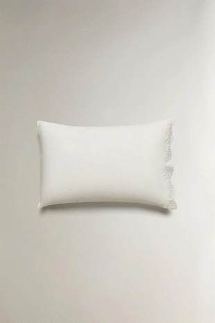 Подушка с вышивкой и отделкой- Заказать в России