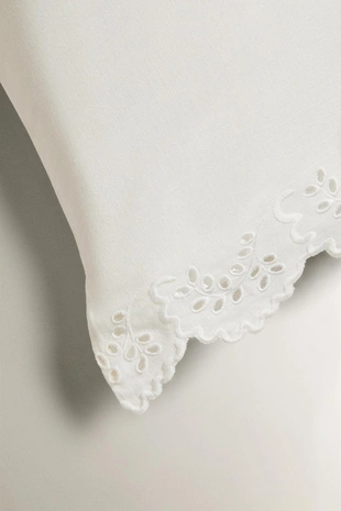 Подушка с вышивкой и отделкой- Заказать в России