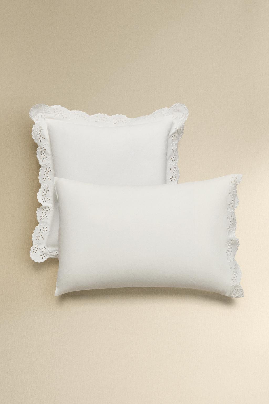 Подушка с вышивкой и отделкой