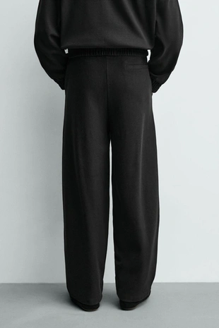 Брюки-джоггеры свободного кроя со складками