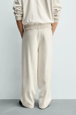 Брюки-джоггеры свободного кроя со складками