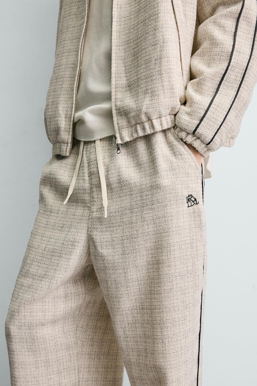 БРЮКИ-ДЖОГГЕРЫ С КОНТРАСТНЫМИ ЛАМПАСАМИ