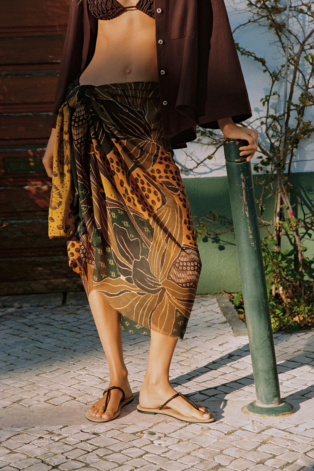 ШАРФ ИЗ МОДАЛА И ШЕЛКА С ЦВЕТОЧНЫМ ПРИНТОМ