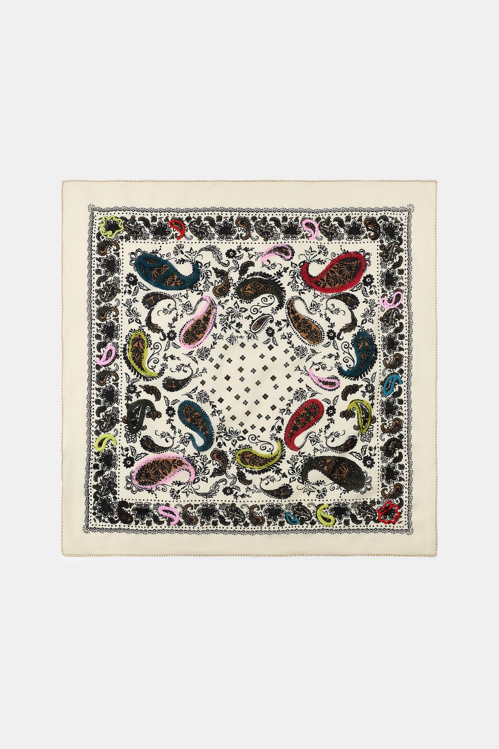 ПЛАТОК С ВЫШИВКОЙ И ОТДЕЛОЧНЫМИ ШВАМИ