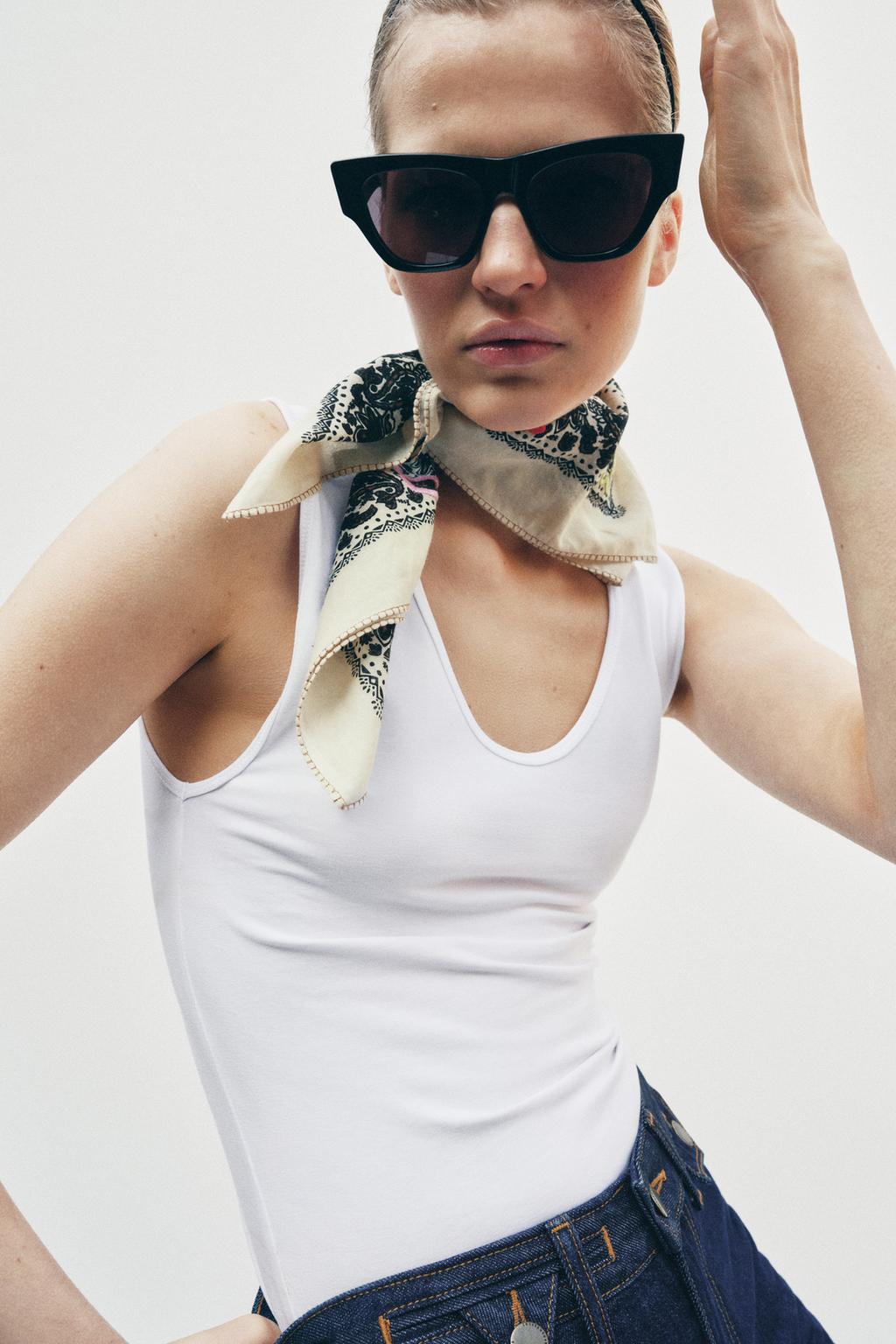 ПЛАТОК С ВЫШИВКОЙ И ОТДЕЛОЧНЫМИ ШВАМИ