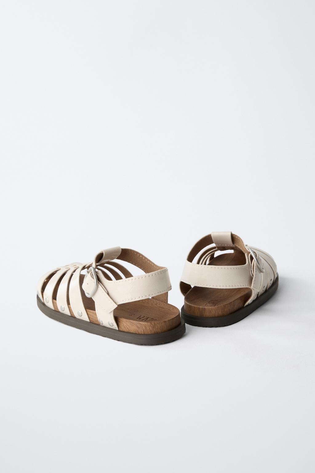 САНДАЛИИ С ЗАКЛЕПКАМИ