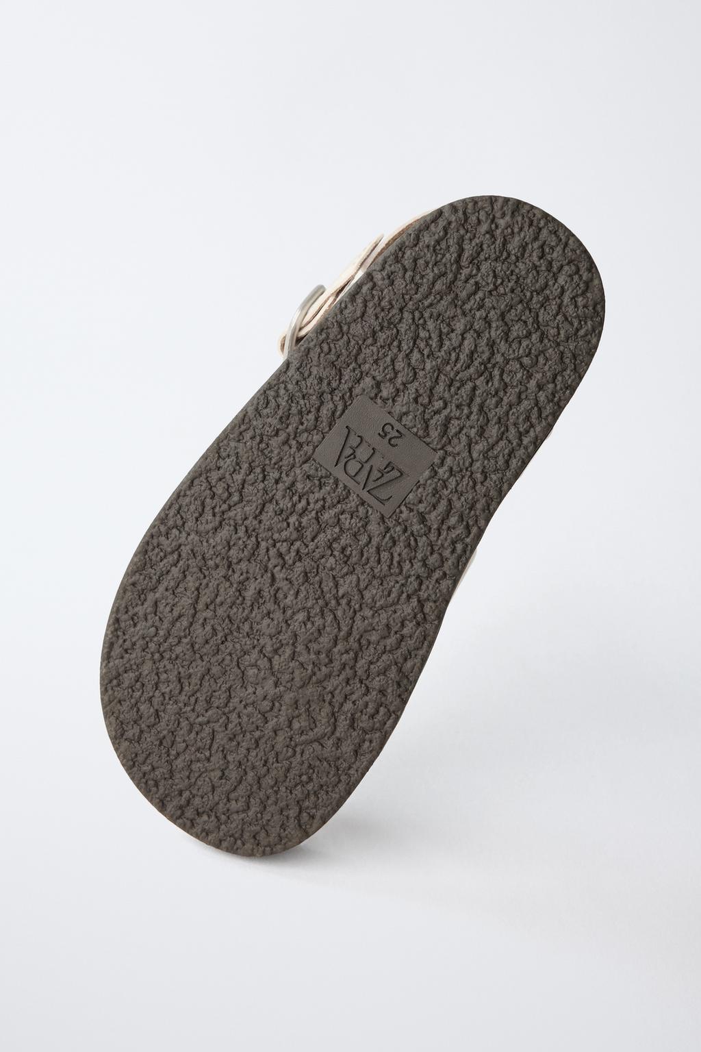 САНДАЛИИ С ЗАКЛЕПКАМИ