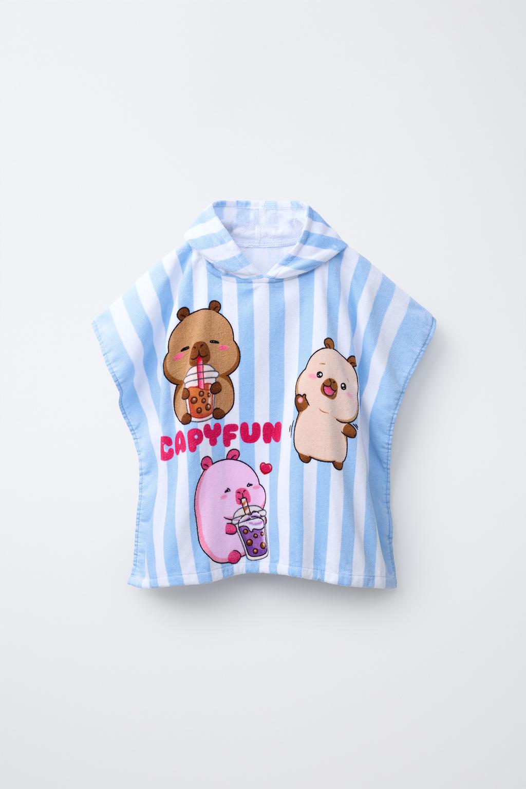 ПОЛОТЕНЦЕ-ПОНЧО В ПОЛОСКУ С ПРИНТОМ «КАПИБАРА CAPYFUN ©»
