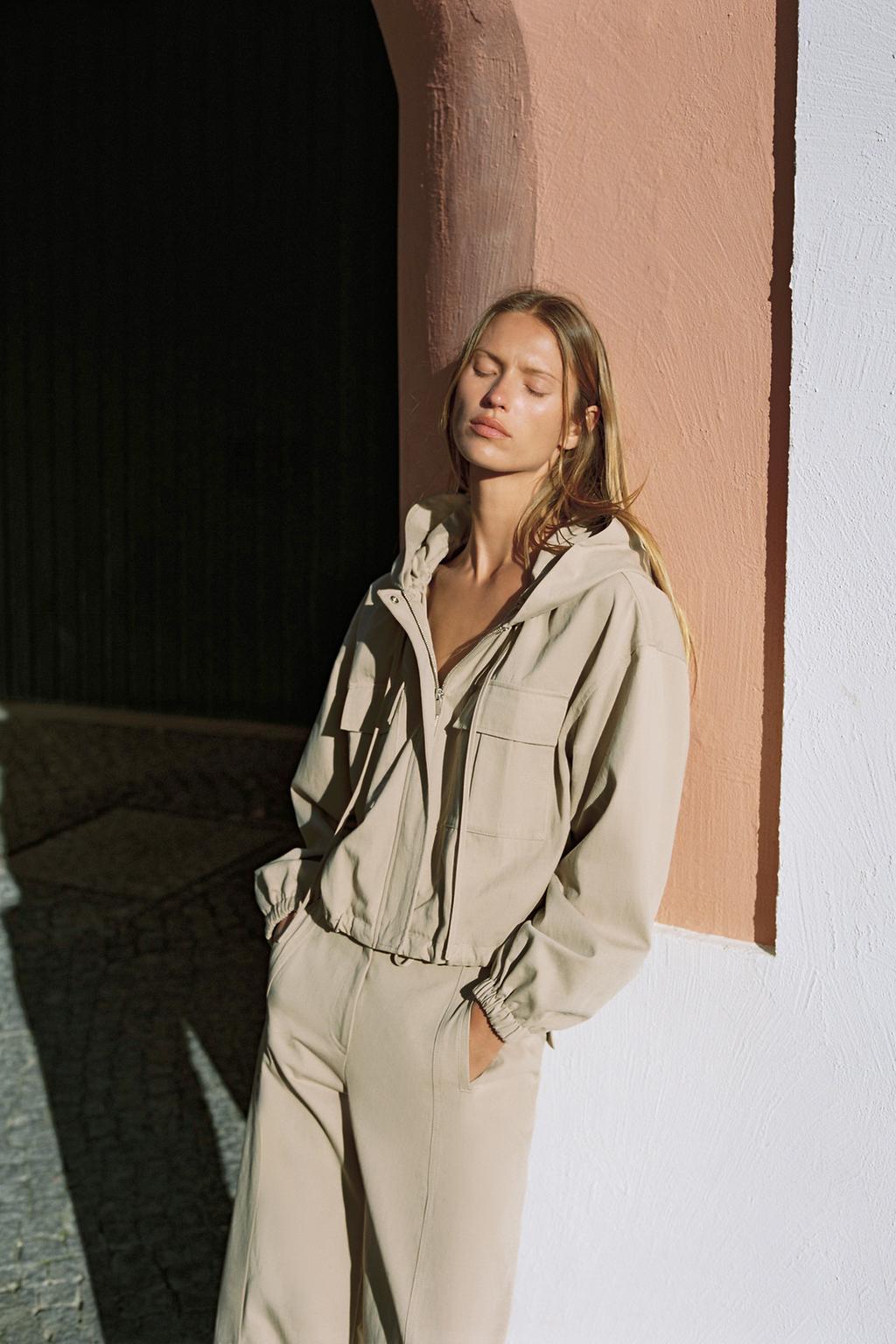 КУРТКА-БАЛЛОН С КАПЮШОНОМ