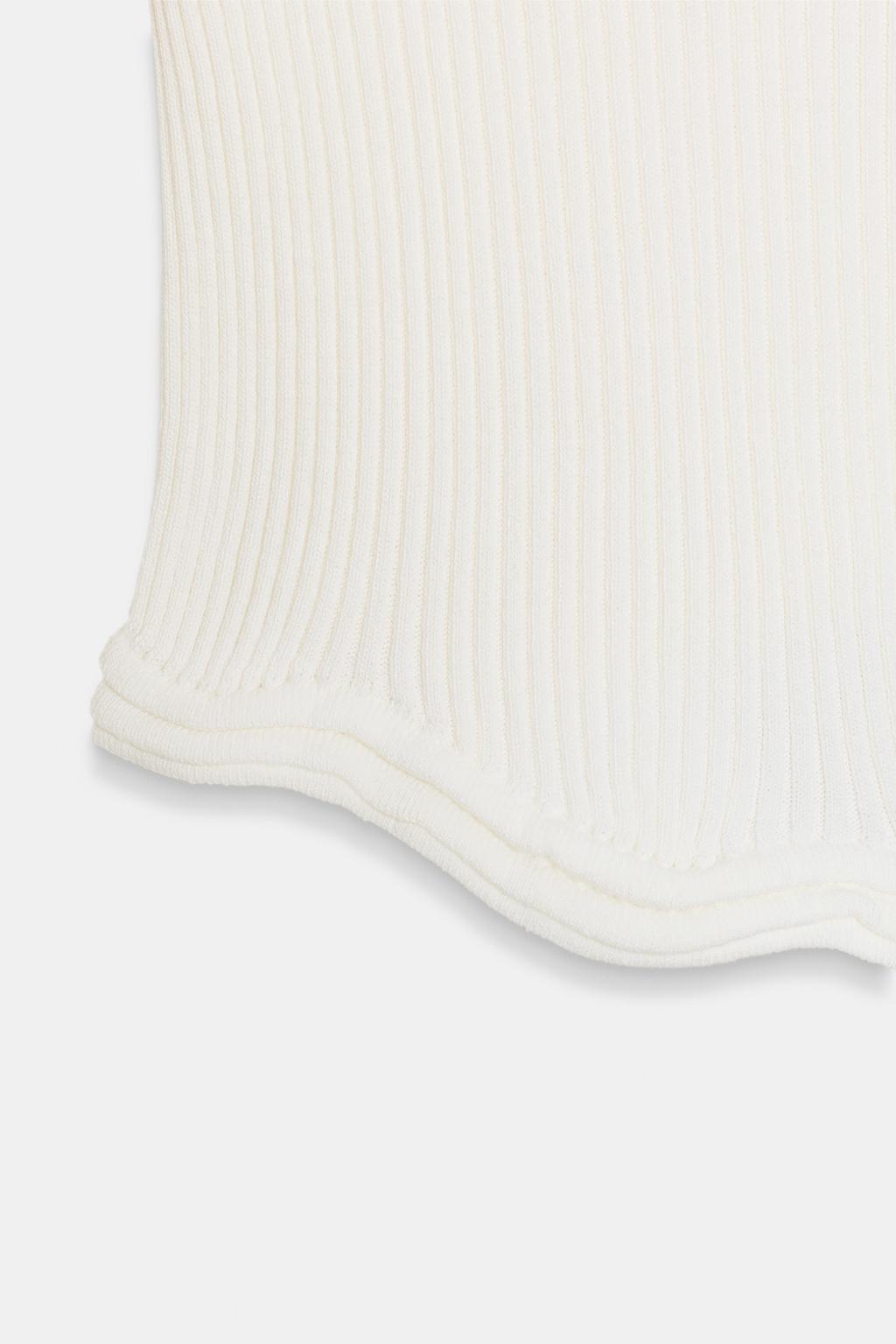 УКОРОЧЕННЫЙ ТОП С АСИММЕТРИЧНЫМ НИЗОМ