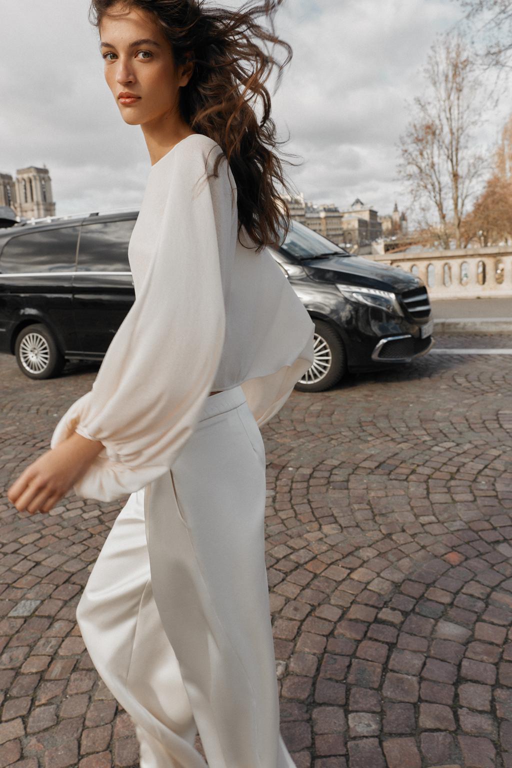 ТРИКОТАЖНЫЙ ТОП С ОБЪЕМНЫМИ РУКАВАМИ