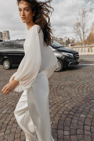 Трикотажный топ с объемными рукавами- Заказать в России