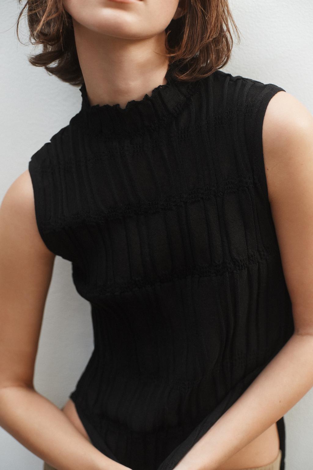 ТРИКОТАЖНЫЙ ТОП СО СБОРКАМИ