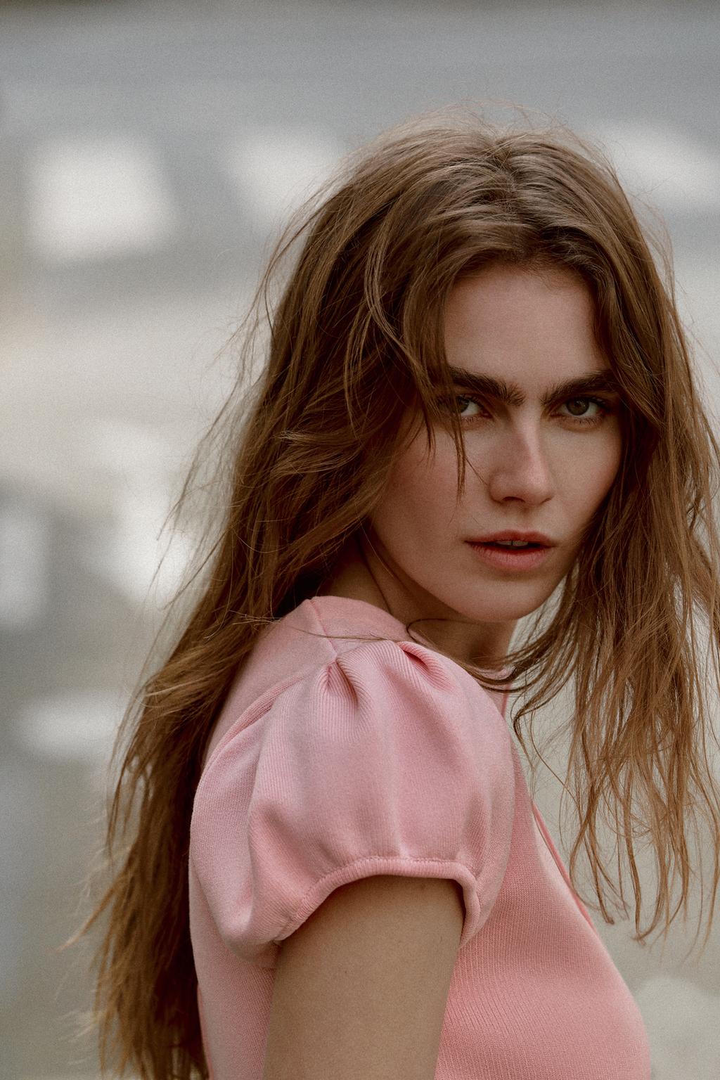 ТРИКОТАЖНЫЙ ТОП С ОБЪЕМНЫМИ РУКАВАМИ