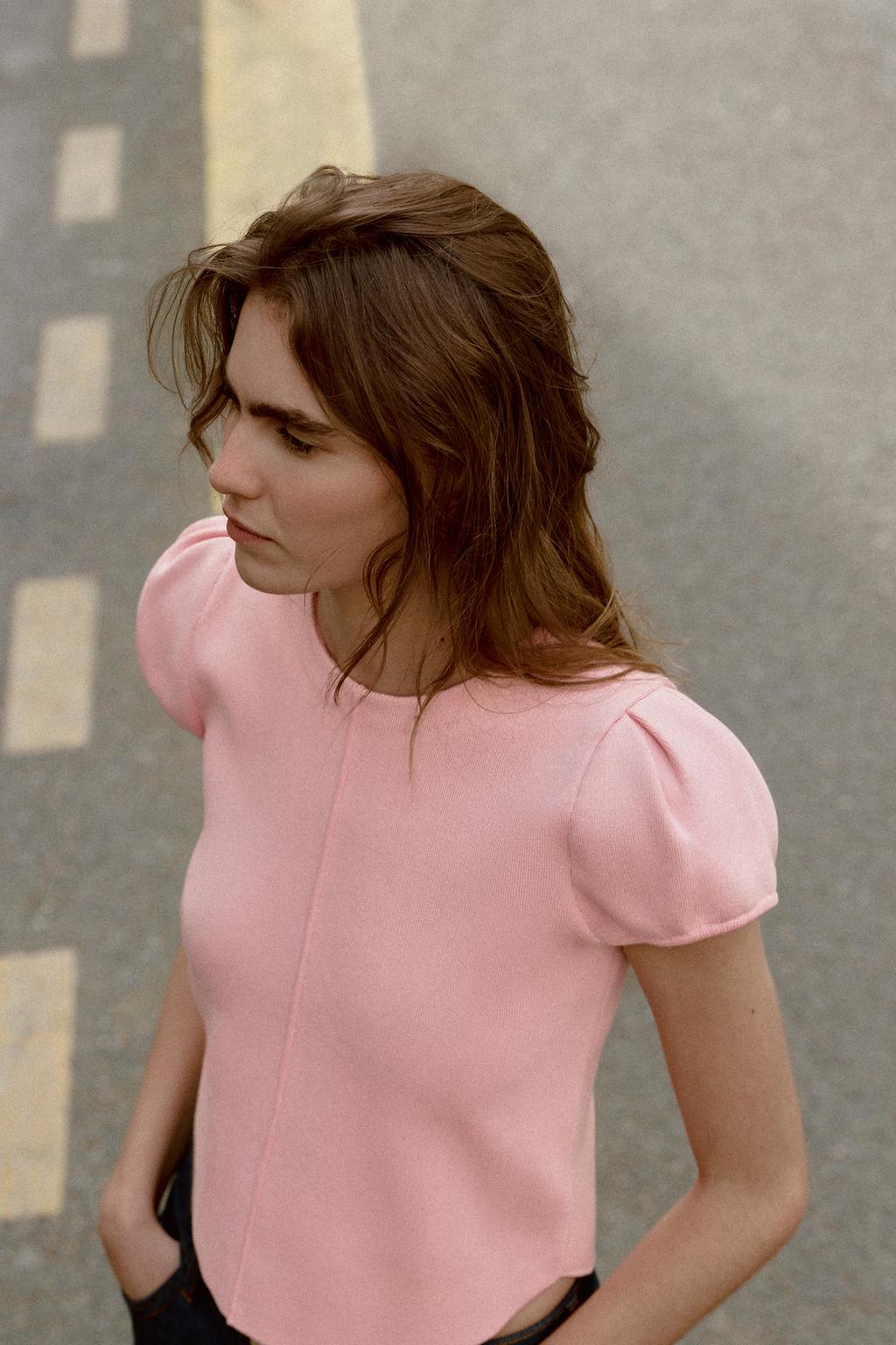 ТРИКОТАЖНЫЙ ТОП С ОБЪЕМНЫМИ РУКАВАМИ