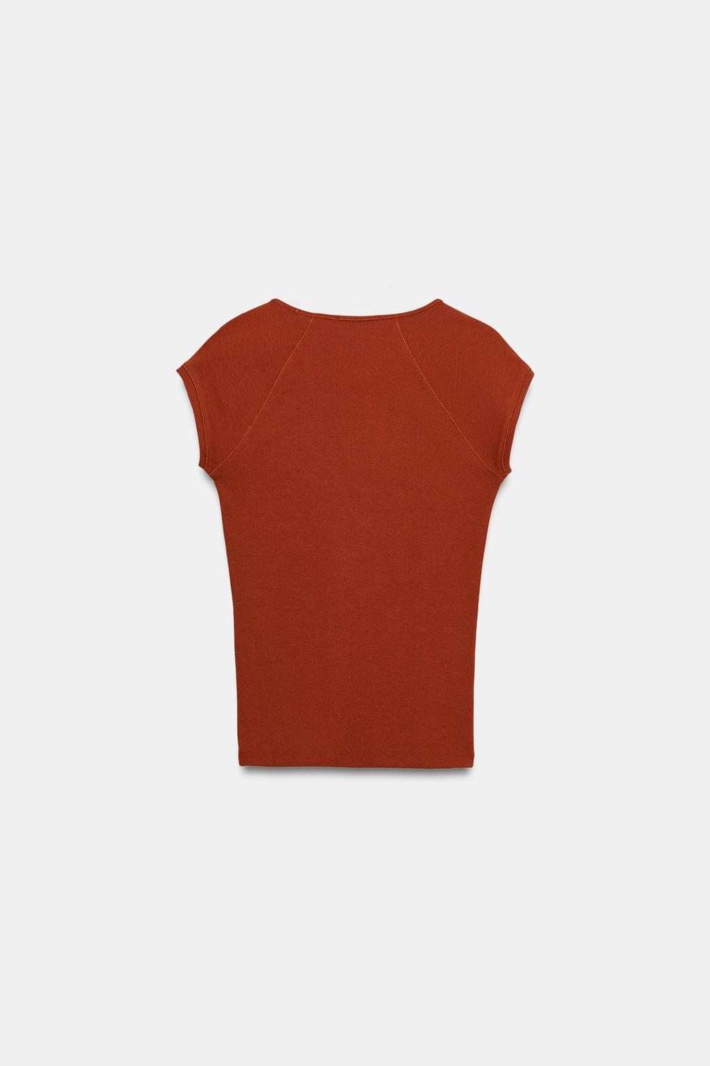 ФУТБОЛКА С V-ОБРАЗНЫМ ВЫРЕЗОМ