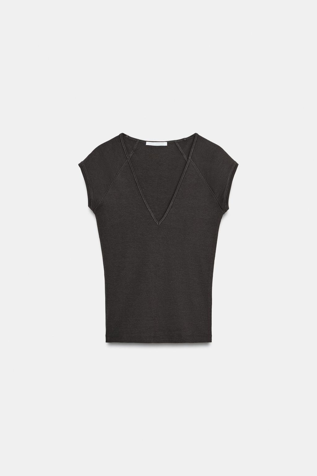 ФУТБОЛКА С V-ОБРАЗНЫМ ВЫРЕЗОМ