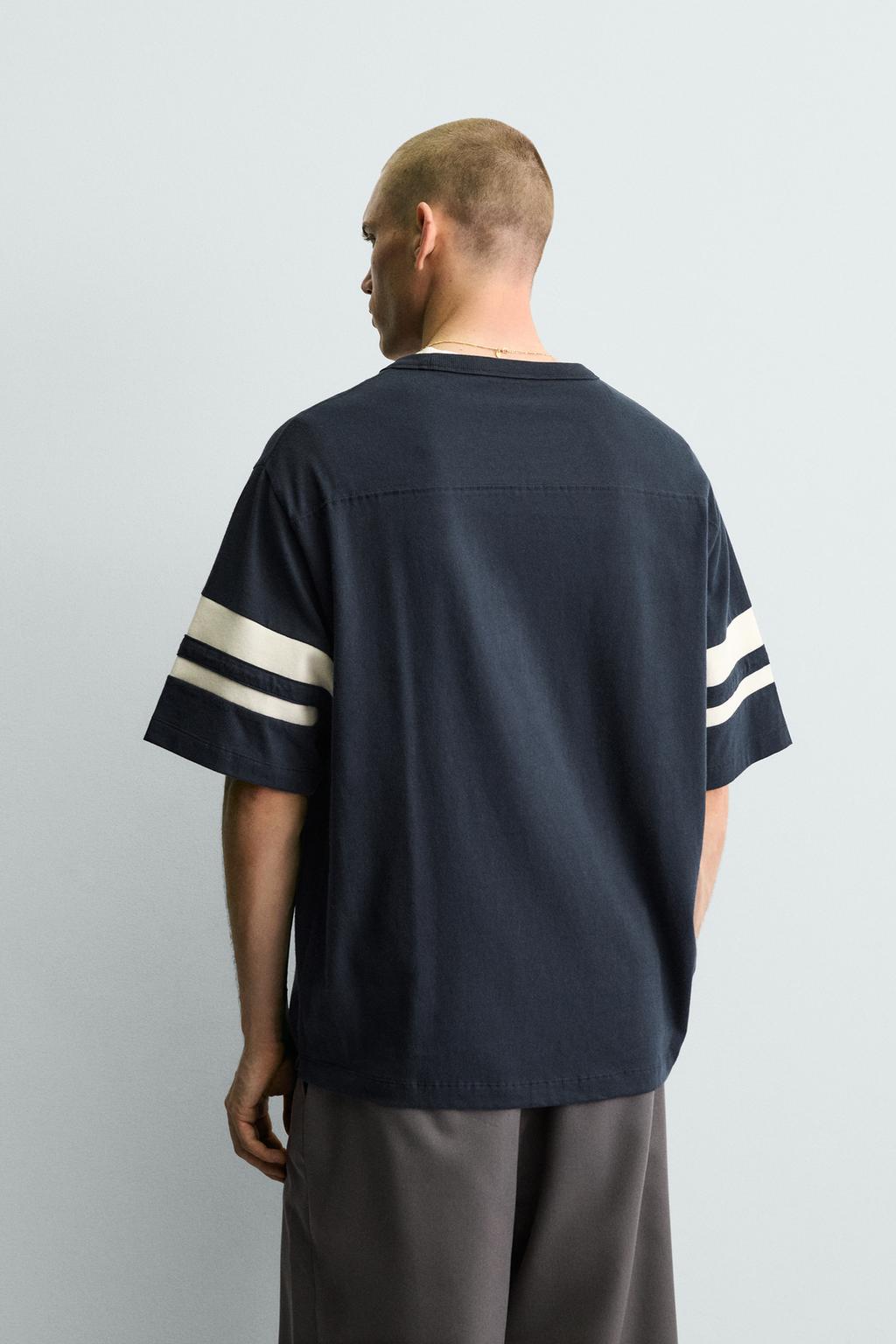 ФУТБОЛКА  С КОНТРАСТНЫМИ ПОЛОСАМИ