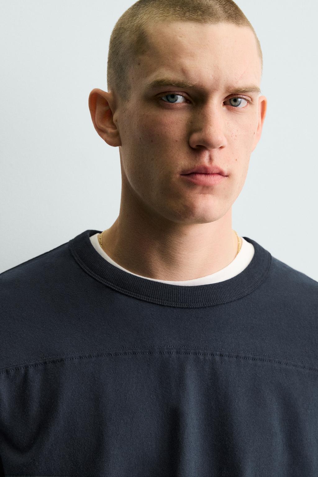 ФУТБОЛКА  С КОНТРАСТНЫМИ ПОЛОСАМИ