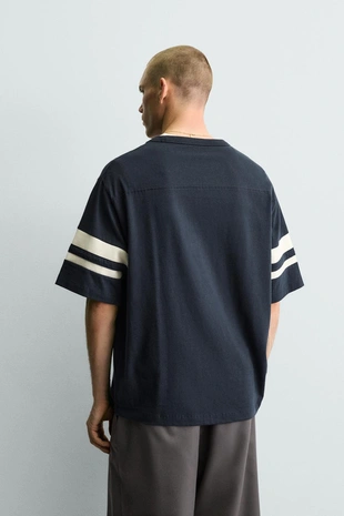 Футболка  с контрастными полосами- Заказать в России