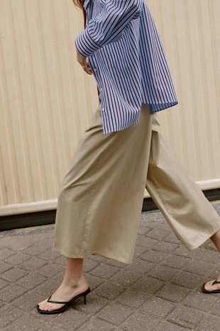 Брюки-кюлоты с ремнем- Заказать в России